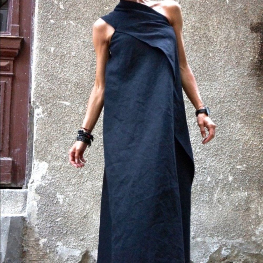 Asymmetrical One-Shoulder Black Maxi Dress